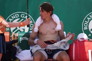 French Open Players Battling Record-Breaking Heat Wave at Roland Garros - news news from The Associated Press- Sports